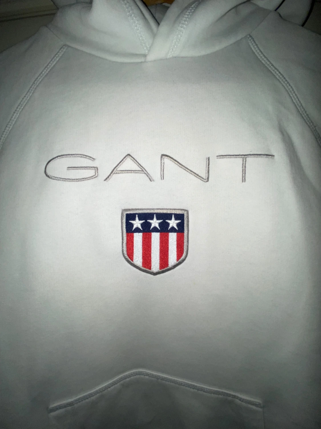 Vit hoodie från GANT med logga - 1