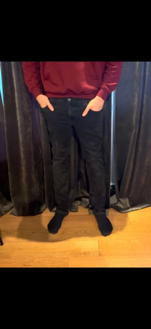 Jack & Jones jeans - Säljer mina Jack&Jones jeans som är i topp skick! Storleken är 31/34 och modell REGULAR/CLARK. Säljer jeansen eftersom dom inte passar längre.