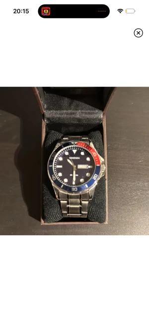 Silvrig kvartsklocka  - Riktig fet klocka nu inför vintern❄️. Skick II 9,9/10. Om dubbar några funderingar är de bara att höra av sig🙌🙌