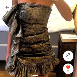 SÖKER den här klänningen ifrån Zara - Kan betala runt 500-700 !❤️🥹storlek xs-s möjligen m