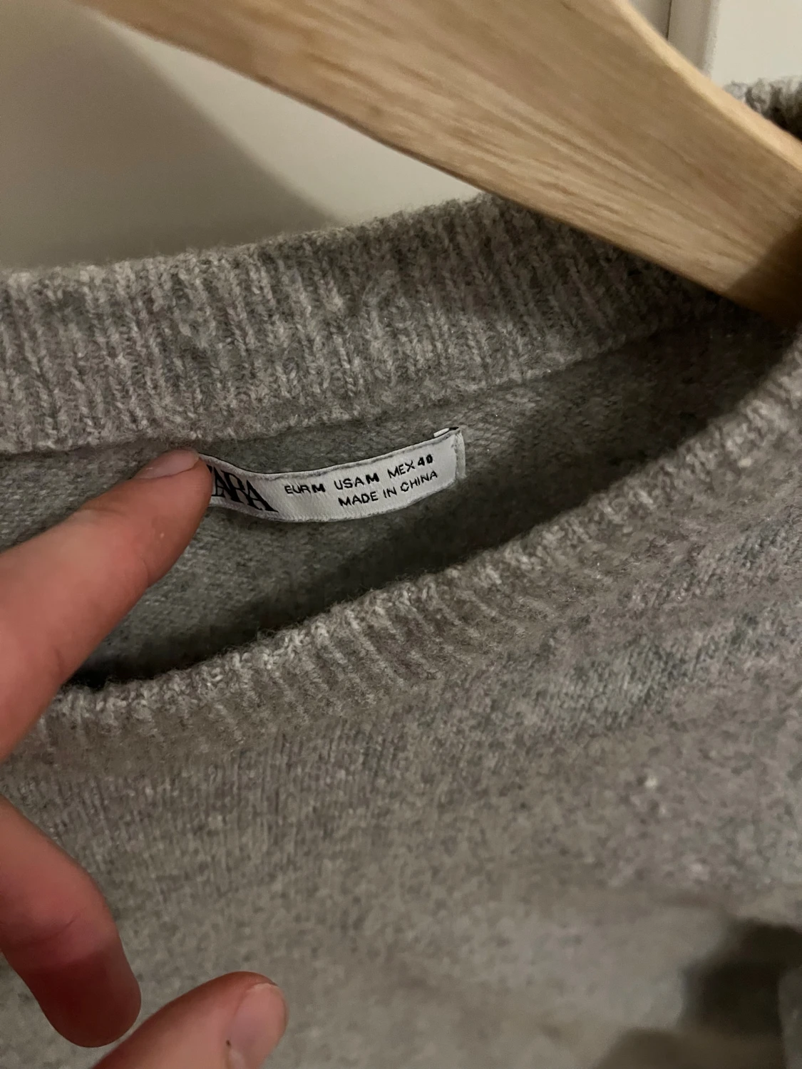 Grå stickad tröja från Zara