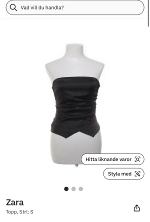 Svart bandeau topp från Zara - Snygg svart bandeau tubtopp från Zara i glansigt material med en figursydd passform. 