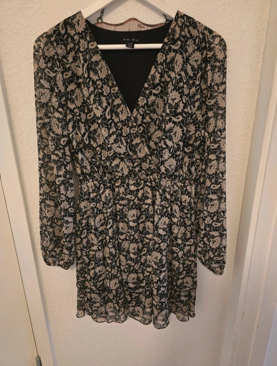 Blommig kortklänning från Amisu - 1