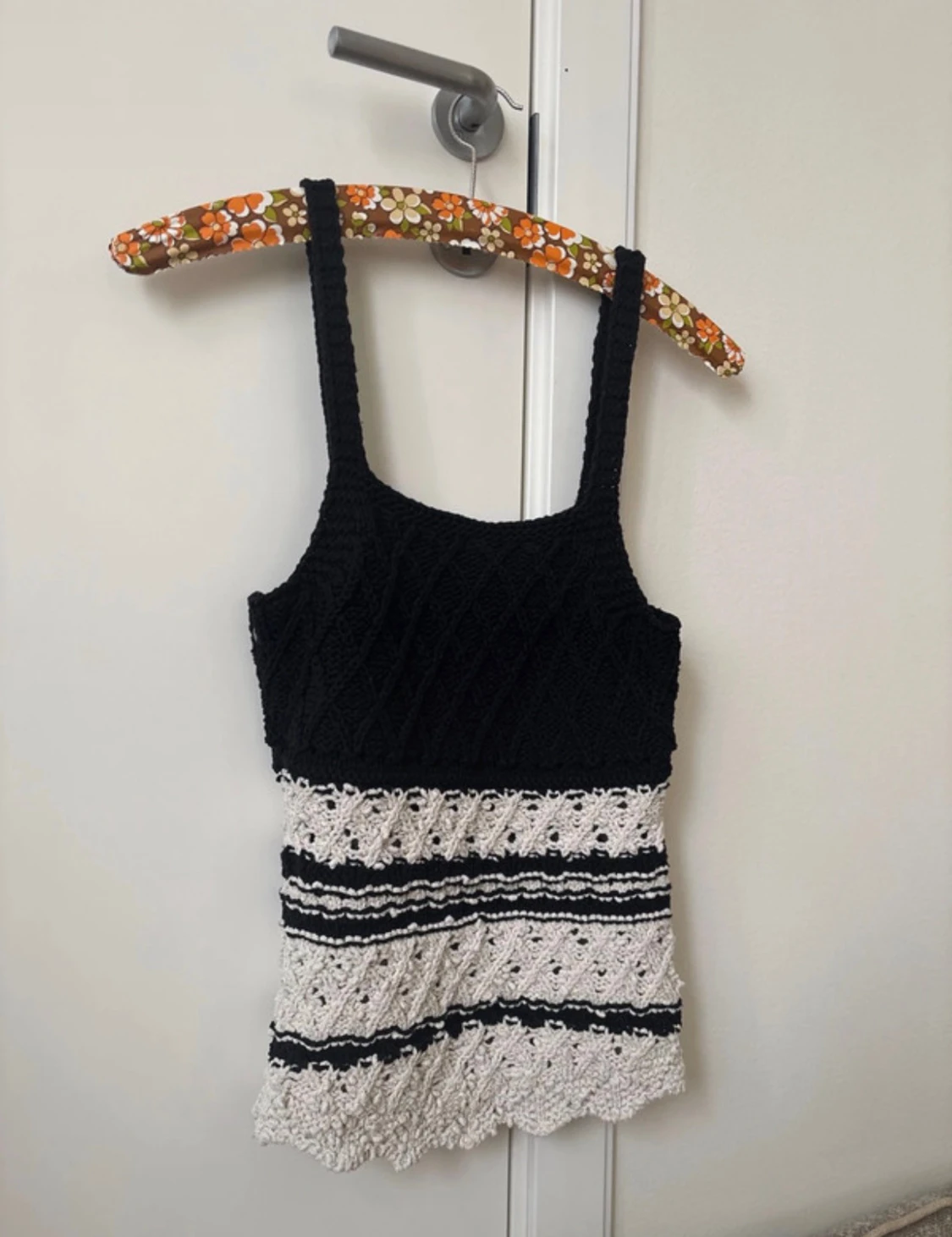 Svart och vit stickad linnetopp - 1
