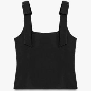 Topp från Zara - Trendig topp ifrån Zara, fint skick. Den är knappt använd! Storlek xs