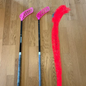 Innebandy klubbor och blad - Säljer massa klubbor och blad hör av vid pris och funderingar 