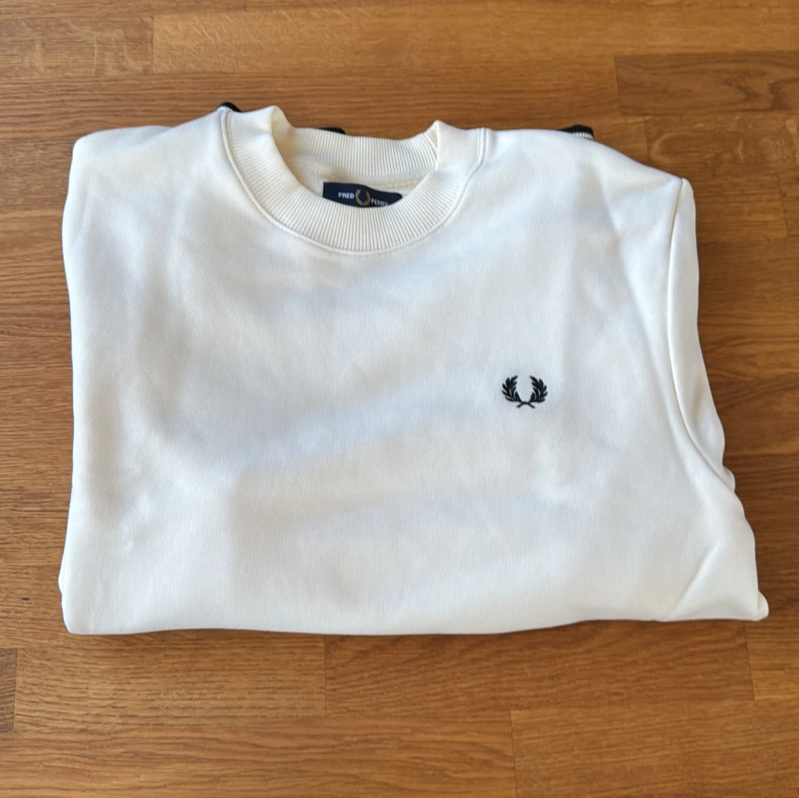 Vit/beige sweatshirt från Fred Perry M - 1
