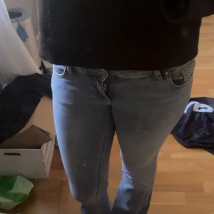 Only lågmidjade Bootcut jeans - Inga hål eller fläckar , längd 34