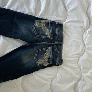 Lowrise bootcut jeans  - Lowrise bootcut jeans från Gina tricot, bra skick säljs för 100kr. Storlek 158 (barnstorlek)