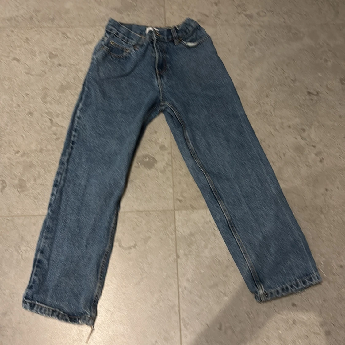 Blå jeans från Grunt med rak passform