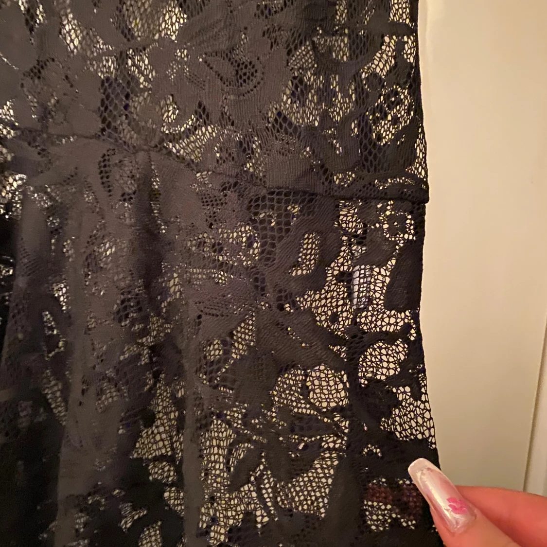 Svart spetsblus med dragkedja - 4