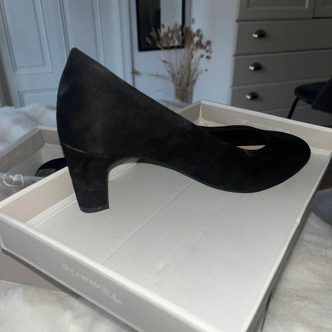 Svarta mockapumps från Tamaris - 2