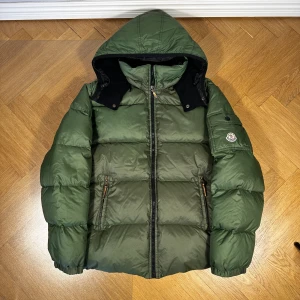 Moncler Puffer Jacket (Brown Label) - Moncler Puffer Jacket (Brown Label) Size | 2 (Fits Big/M)  8/10 | Pre Owned Includes | Authentic Certificate !
