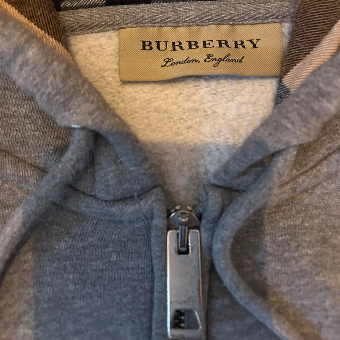 Grå hoodie från Burberry  - 2