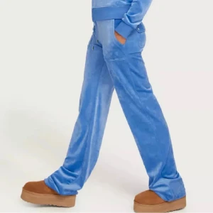 Juicy blå byxor - Bra skick, kommer tyvärr inte till användning längre, pris kan diskuteras 