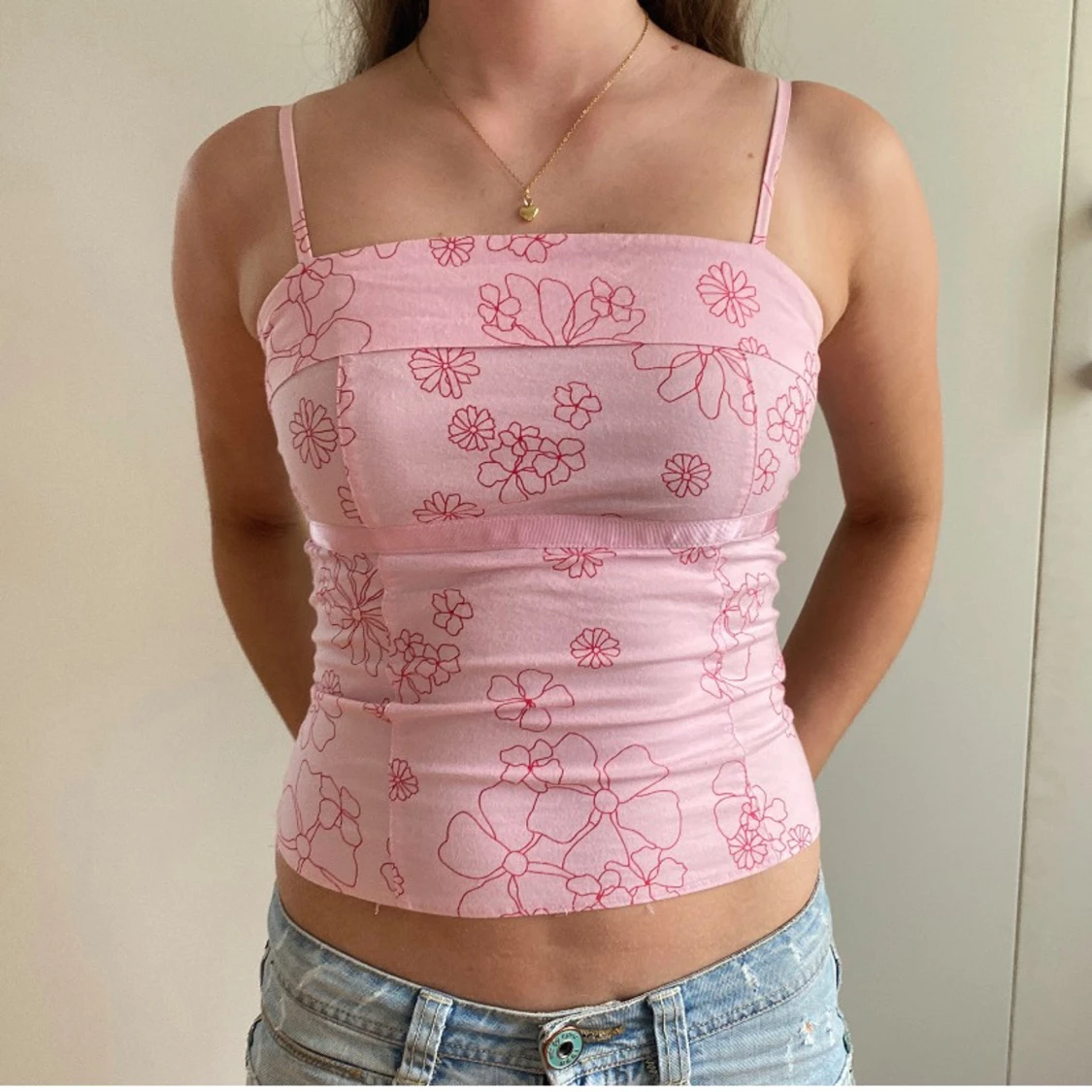 Rosa blommig topp med dragkedja