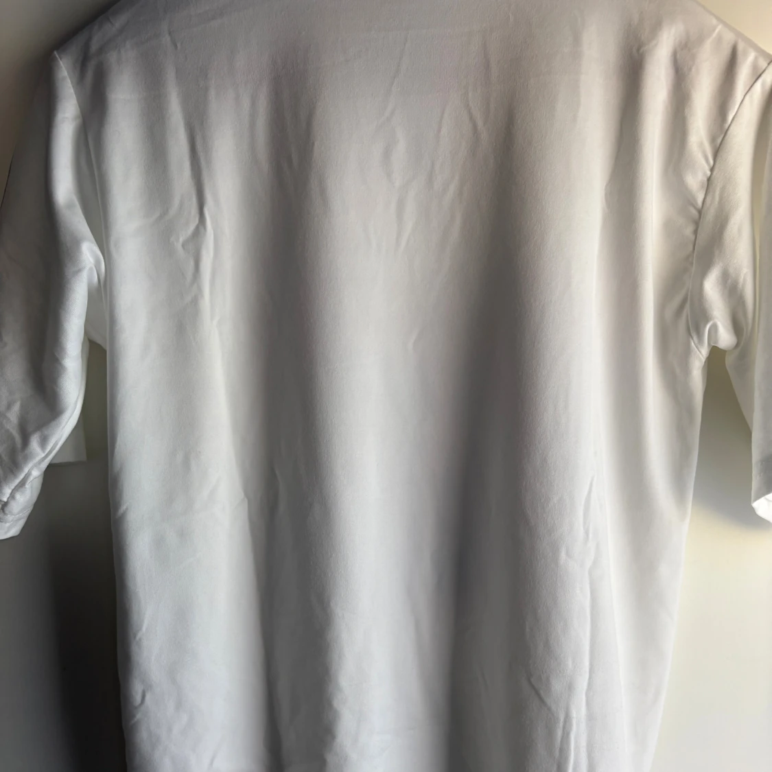 Vit t-shirt med biltryck - 1