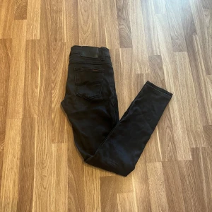 Nudie jeans 29/33 - Ett par riktigt snygga nudie jeans i storlek 29/33. Passform: Slim. Skick: 10/10. Pris kan självklart diskuteras! Hör av dig vid frågor,info,bilder m.m! ☺️☺️