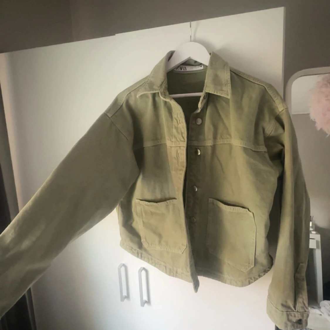 Olivgrön jeansjacka från Zara
