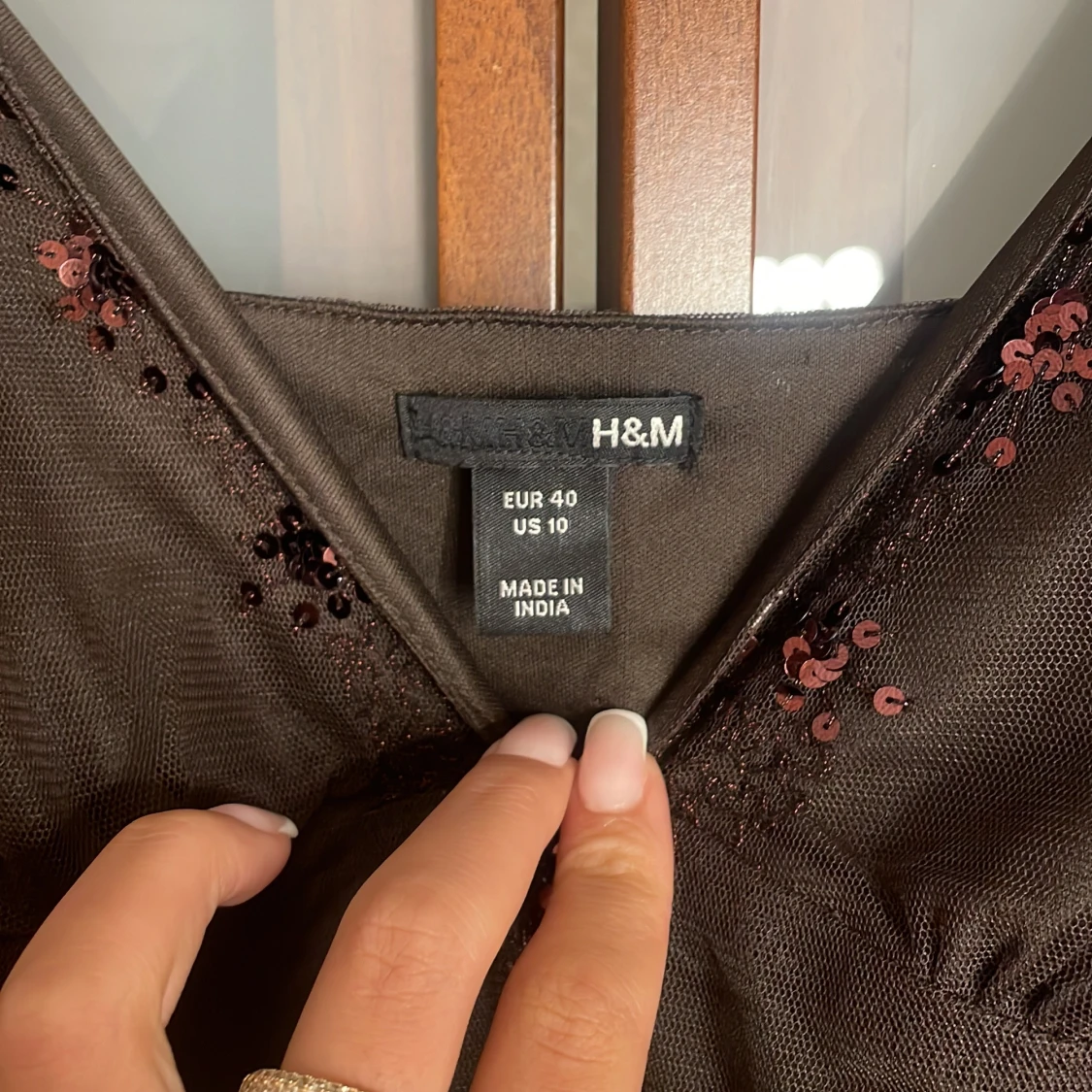 Brun paljettklänning från H&M - 2