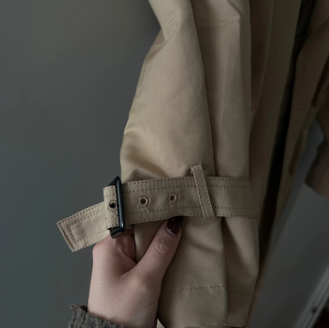 Beige trenchcoat från Bik Bok - 1