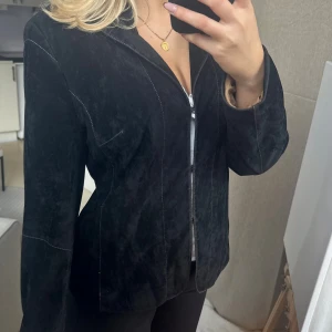 Jacka mockaimitation  - Superfin jacka i mockaimitation 🖤