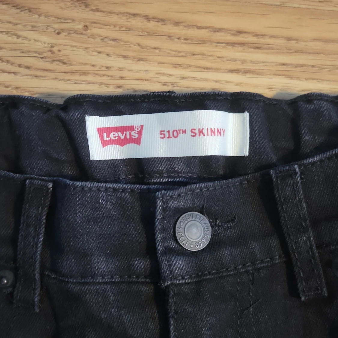 Svarta Levis Jeans  - 2
