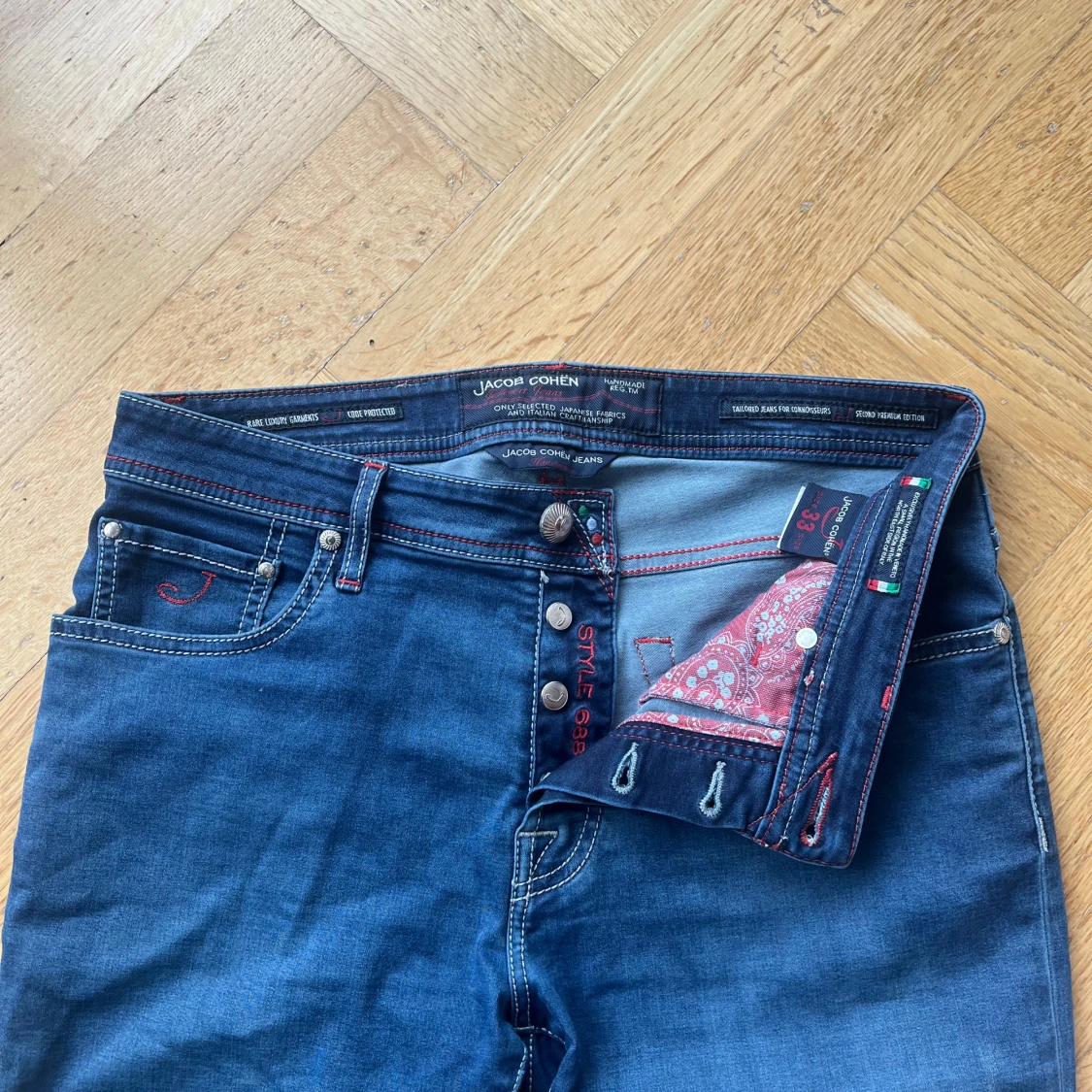 Jacob Cohen blå jeans med röda detaljer - 2