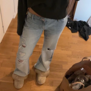 Jeans - Helt nya!! Säljer för att dom är för stora för mig men älskar dom!