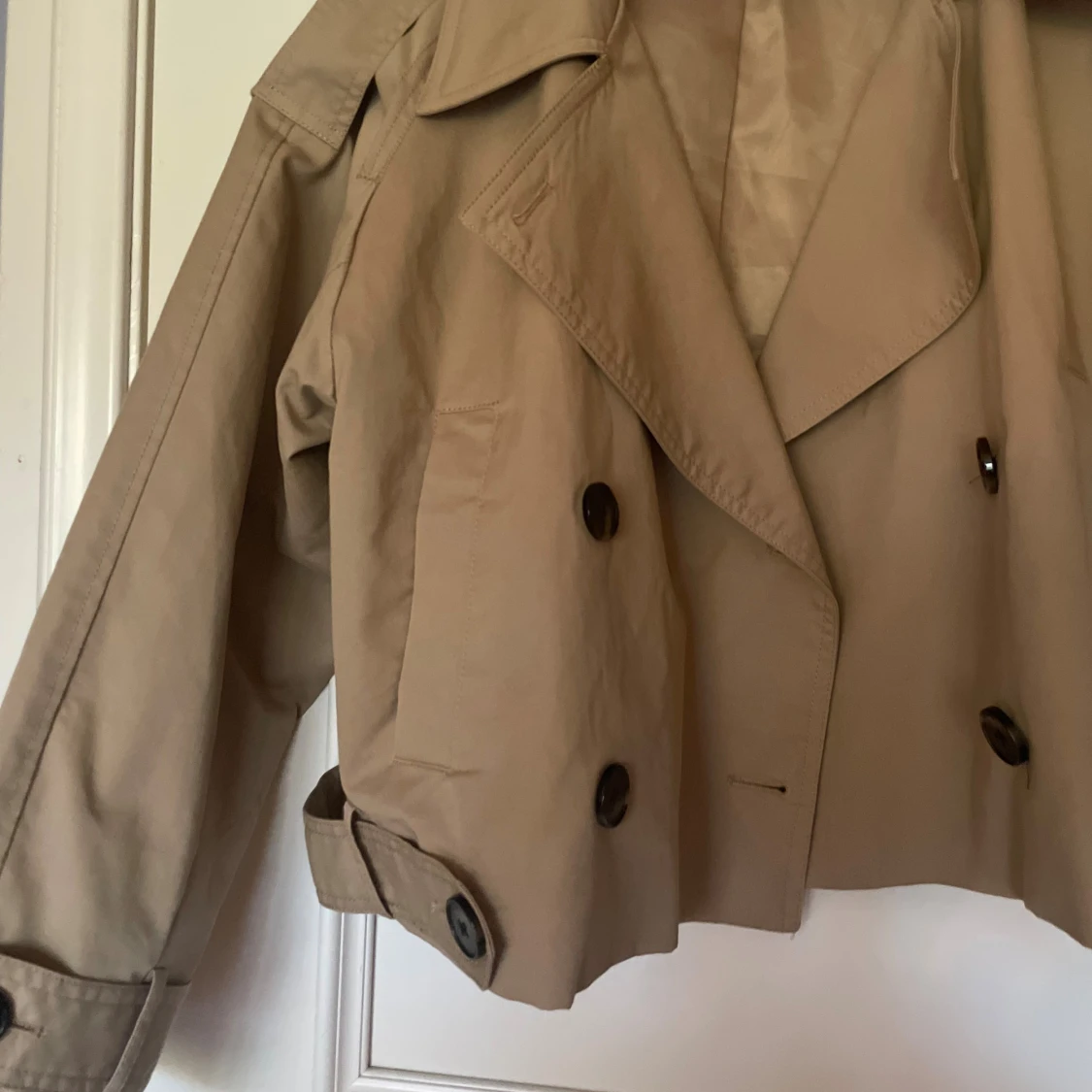 Croppad trenchcoat från Pull&Bear - 3