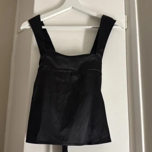 Svart knyt topp - Super fin knyt topp som inte kommer till användning💖