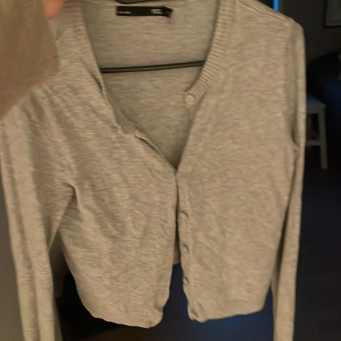 Grå kofta med knappar  - 1