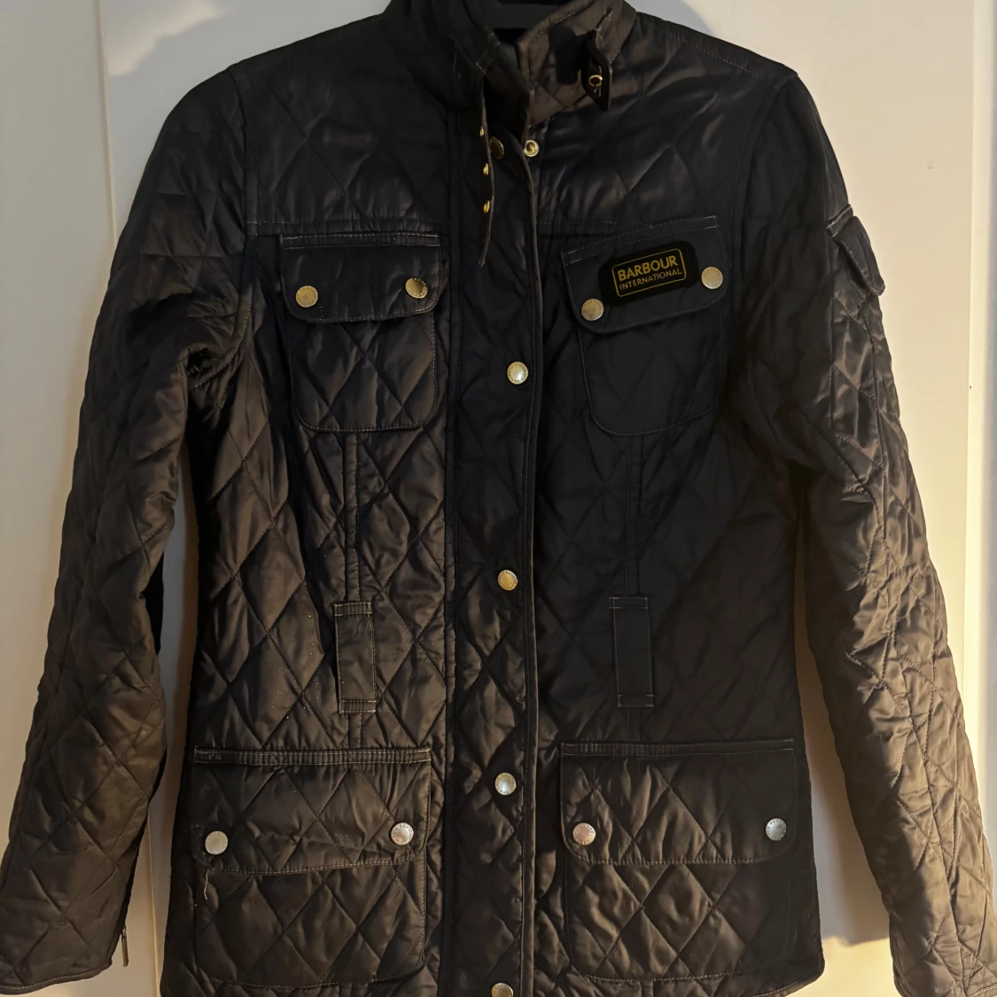 Svart quiltad jacka från Barbour