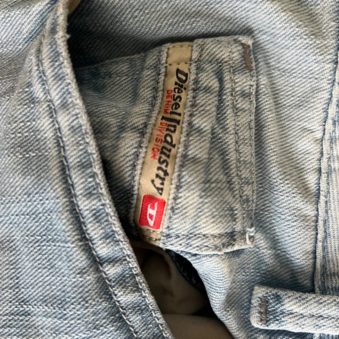 Ljusblå bootcut jeans från Diesel - 2