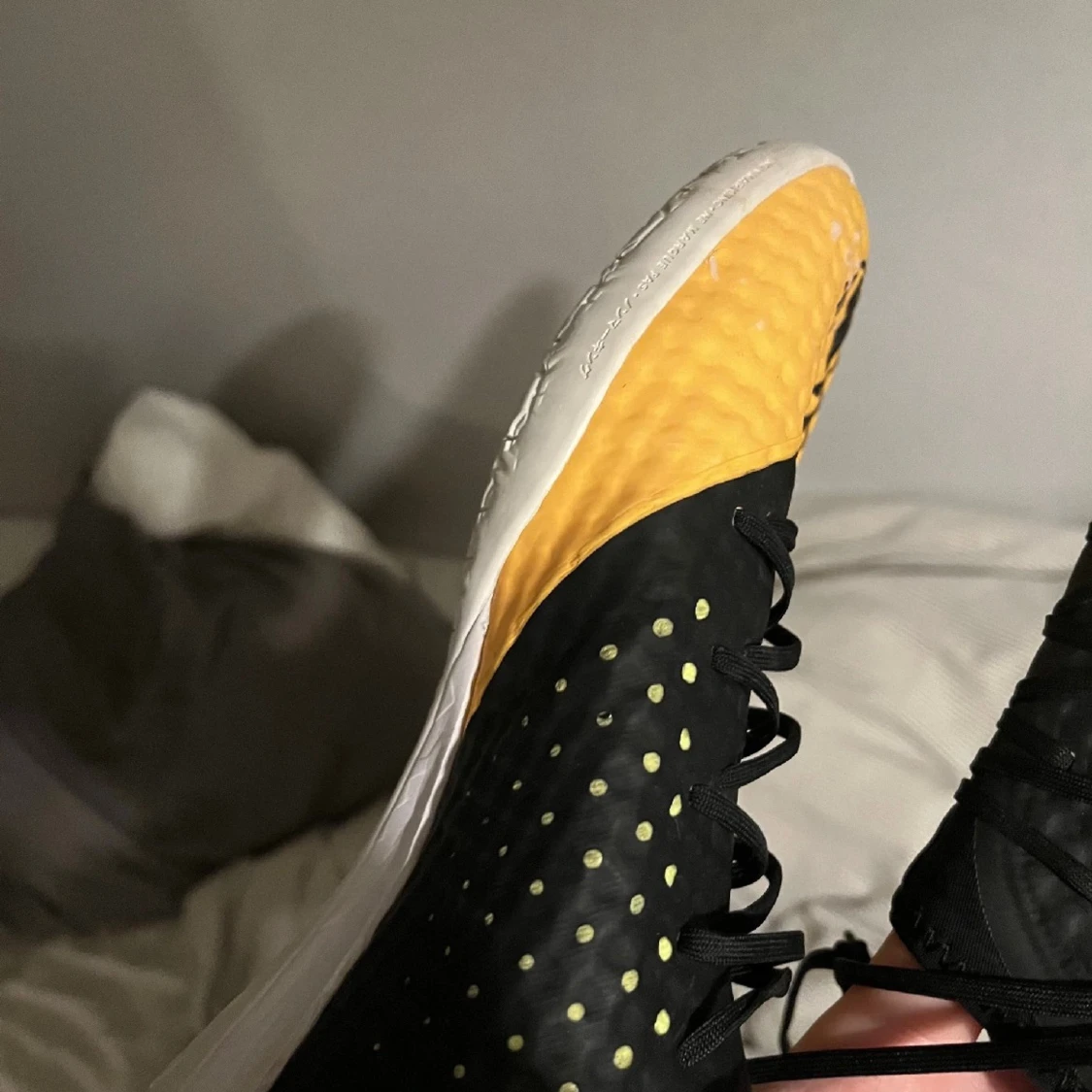 Nike fotbollsskor gul/svart med mönster - 3