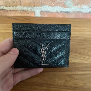 YSL plånbok - Yves saint Laurent plånboks korthållare. Aldrig använd. Skickas snabbt!