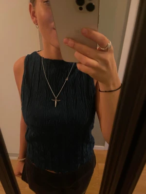 Fest topp - Säljer denna så najs fest topp men jötte coolt material!! 💖💖