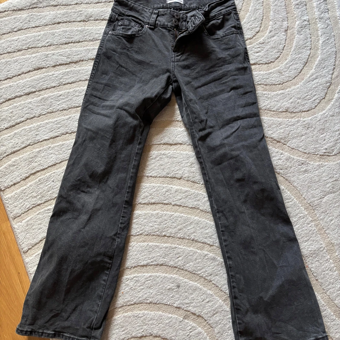 Utsvängda jeans GinaTricot - 1