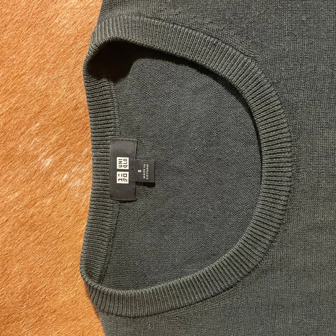 Mörkgrön stickad tröja - 2