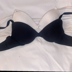 En svart en vit bh kit - Två bh:ar i ett kitt från Lindex 💖