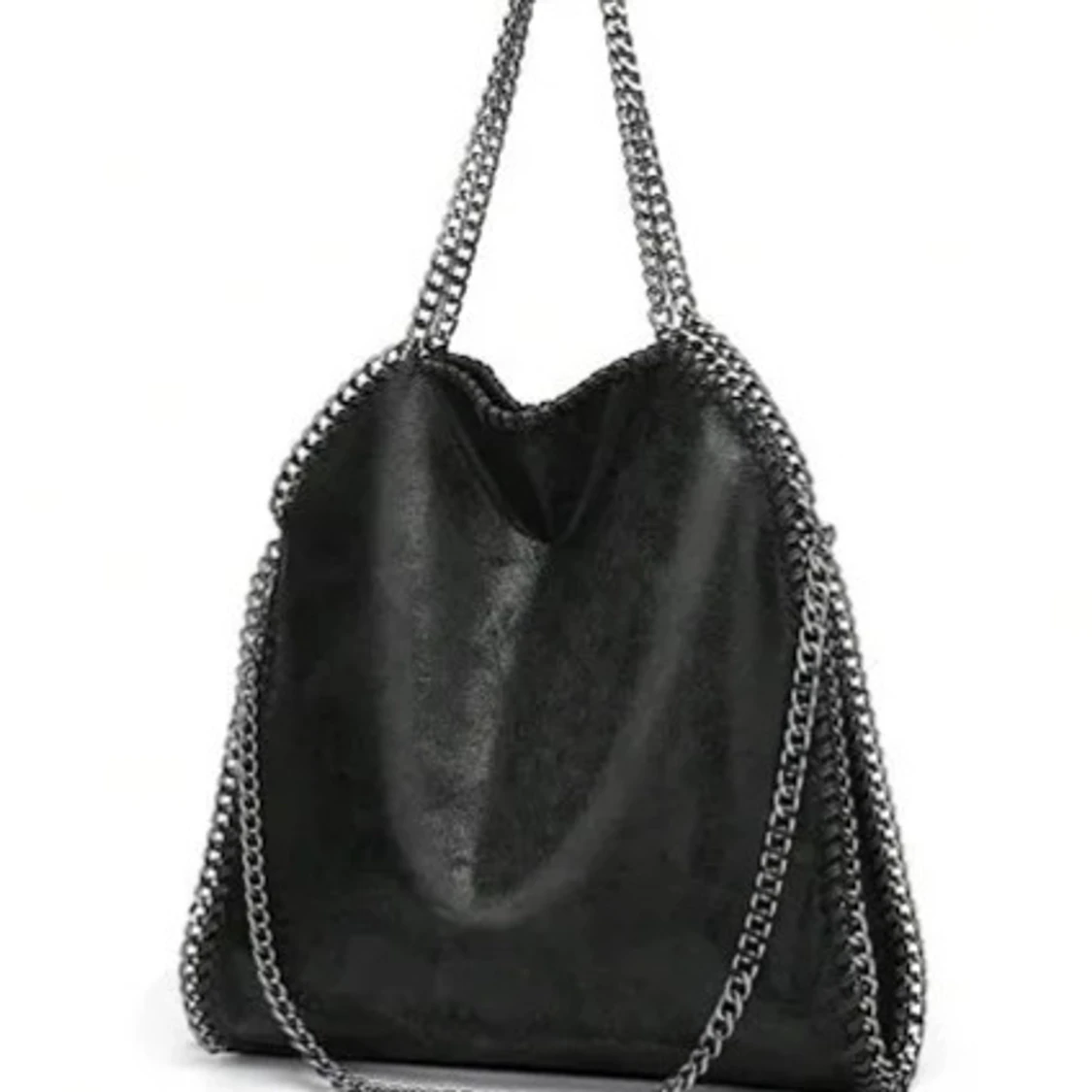 Svart axelväska med kedjedetaljer