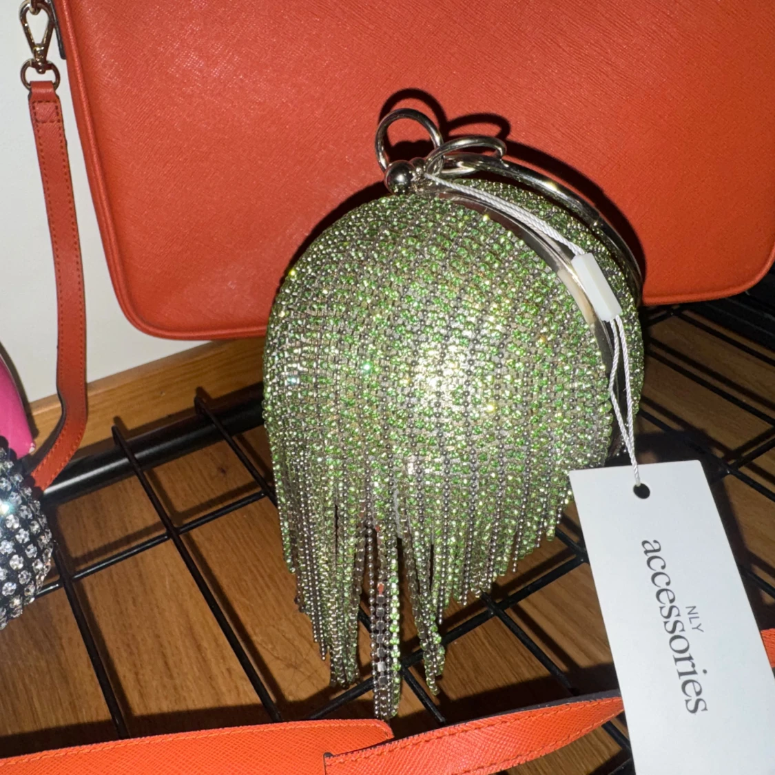 Fyra trendiga väskor i olika färger - 2