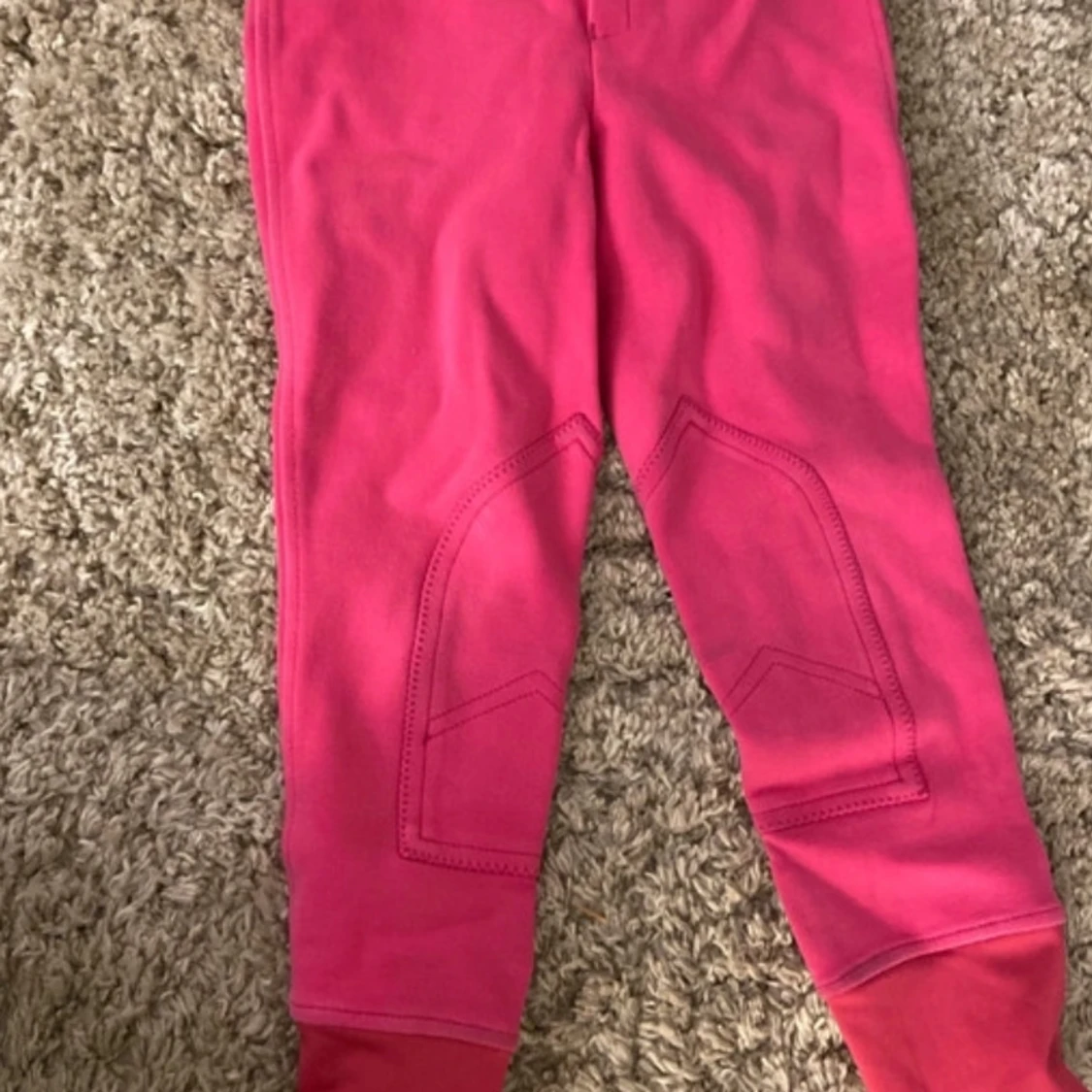 Rosa ridbyxor från CRW med hjärtdetalj