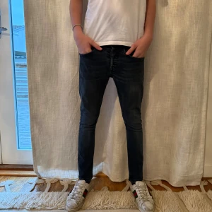 Dondup jeans  - Tjabba! Säljer nu dessa dondup jeans i storlek w29! Dom är i ett fin skick 8/10, inga defekter! Om ni undrar något är det bara att höra av sig!😀