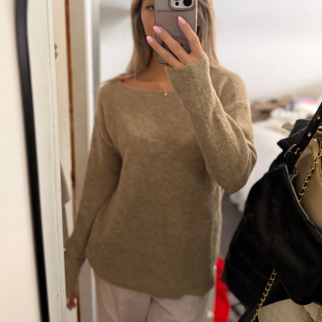 Brun stickad tröja med rund hals - 3