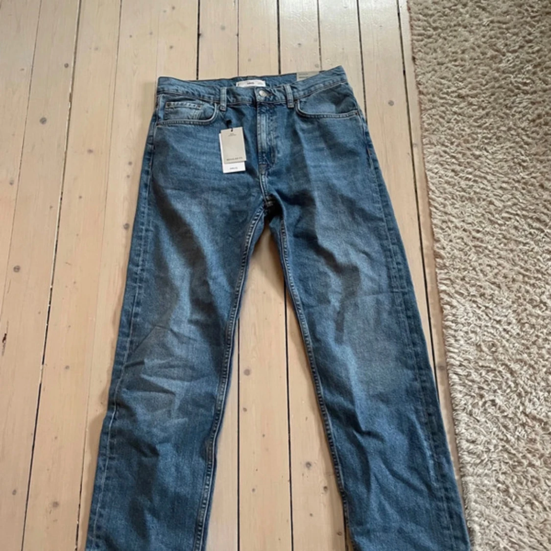 Blå jeansbyxor från MNG regular fit