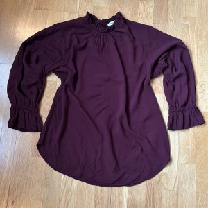 carin wester blus - Jättefin vinröd carin wester blus!!