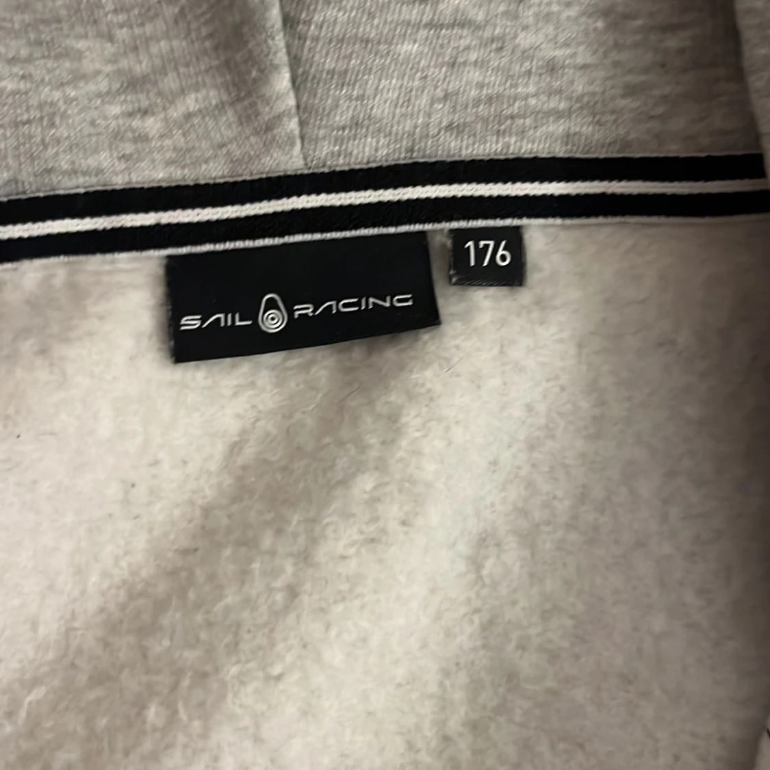 Ljusgrå hoodiejacka Sail Racing - 1