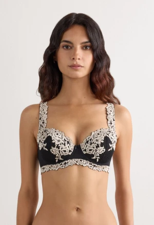 Intimissimi BH - BYTE! vill byta min svarta 75C Sofia Pretty flowers intimissimi BH (bild 1 och 2) till en svart eller mörkblå 75C Gioia Prety flowers intimissimi BH (bild 3). Hör av er ifall ni vill byta. BH:n är knappast använd och har inget tecken på användning alls. Kan även tänka mig att sälja för 450-425kr❤️❤️❤️ 