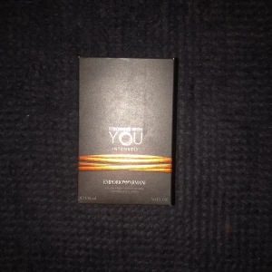 Stronger With You Intensely 150ml - Emporio Armani Stronger With You 150ml. Perfekt för dig som vill ha något extra i din samling. Ingredienser finns på förpackningen.